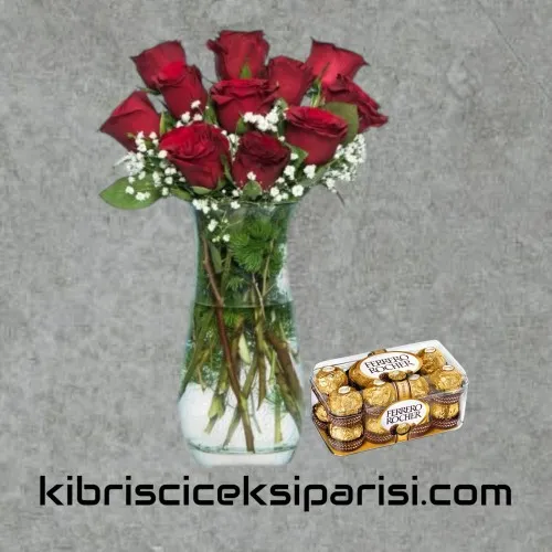 Vazoda 11 Kırmızı Gül ve Çikolata