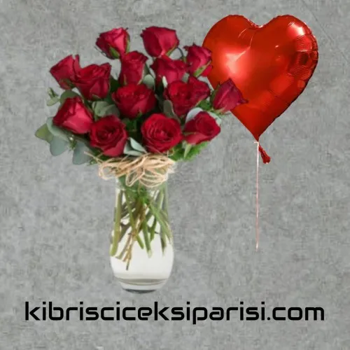Vazoda 15 Kırmızı Gül ve Balon